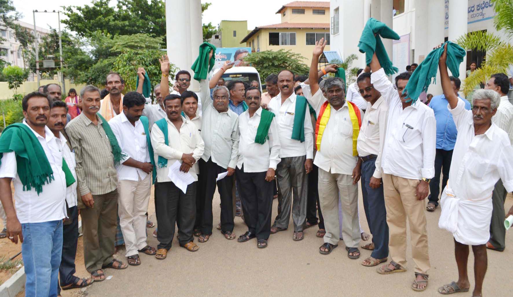 ಪ್ರಕರಣ ಹಿಂಪಡೆಯಲು ಆಗ್ರಹಿಸಿ ಹೋರಾಟಗಾರರ ಪ್ರತಿಭಟನೆ